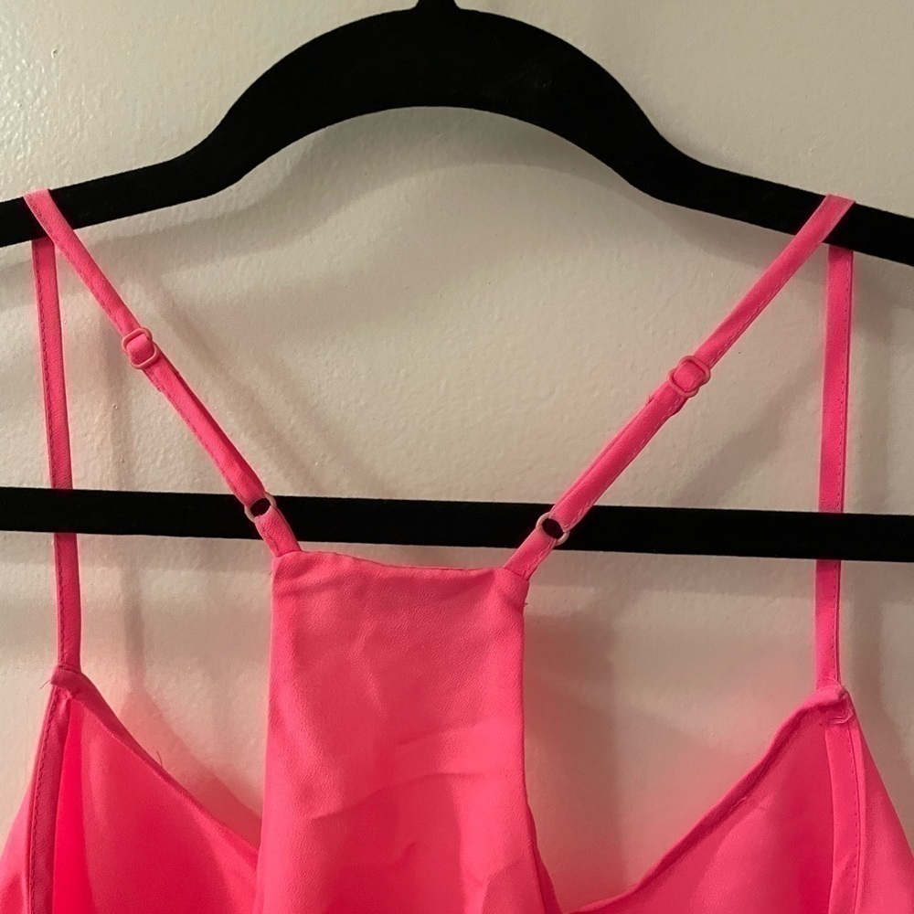 Jcrew hot pink racer back tank top blouse
Size 0
Condition 9/10 no flaws - Picture 4 of 8